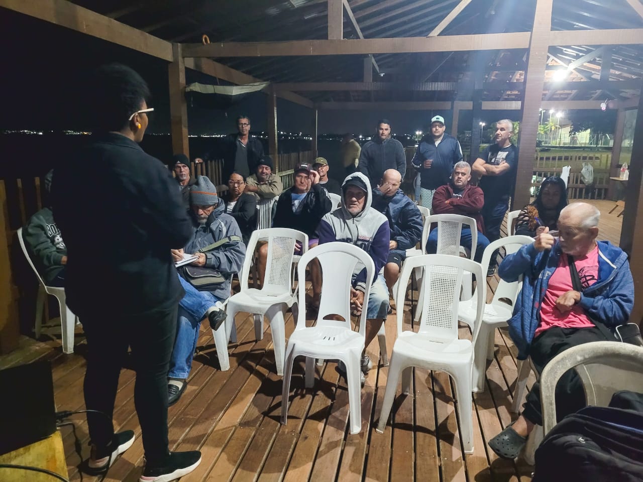 Reunião debate fase final da obra da rede coletora de esgoto na Praia do Siqueira