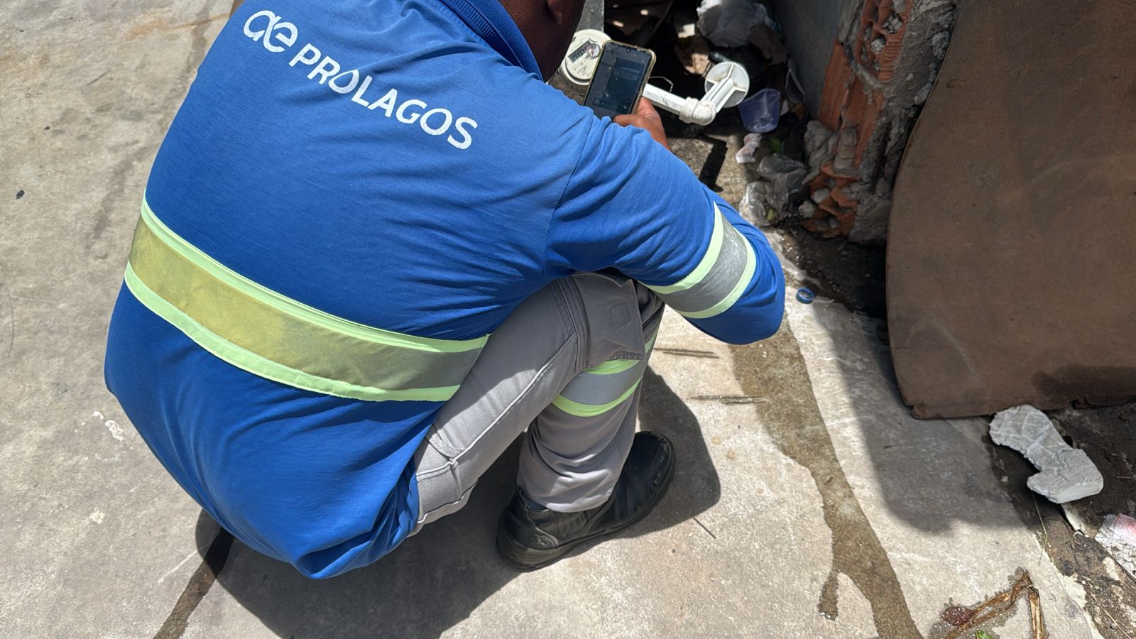 Ação conjunta flagra mercado usando água de poço clandestino, em Cabo Frio