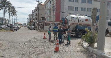 Mais de 2 mil imóveis são vistoriados em fiscalização contra o descarte irregular de esgoto, em Arraial do Cabo