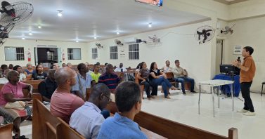 Encontro com moradores detalha obra de implantação da rede de esgoto em Botafogo, em São Pedro da Aldeia