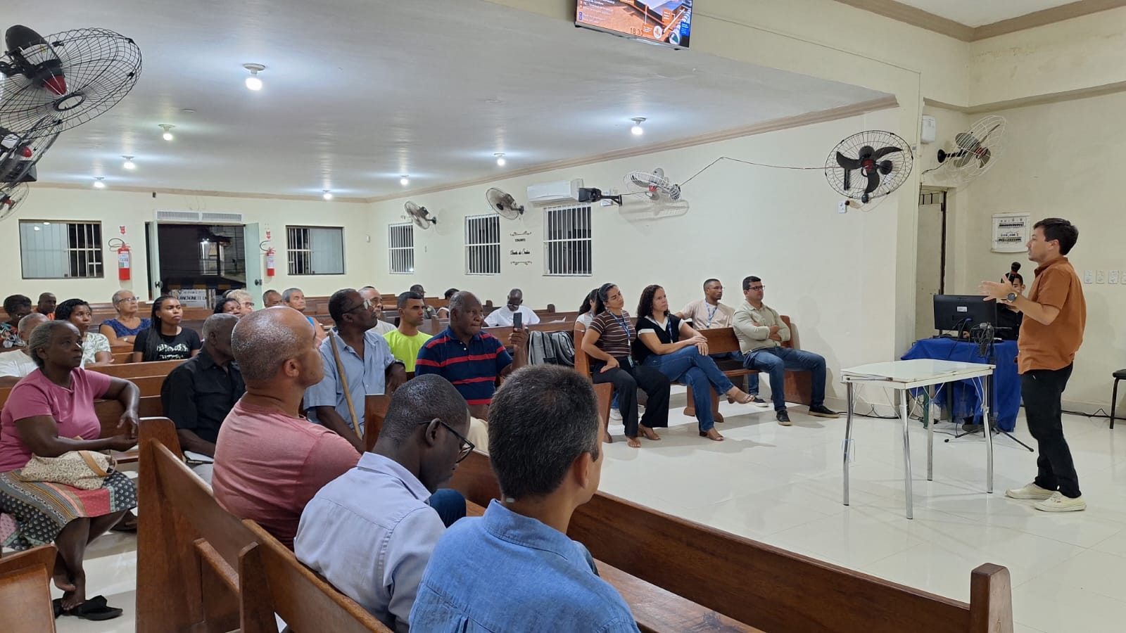 Encontro com moradores detalha obra de implantação da rede de esgoto em Botafogo, em São Pedro da Aldeia