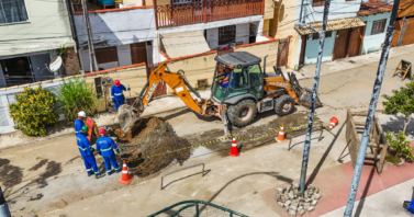 Obra supera desafios de engenharia para ampliar rede de esgoto em Cem Braças