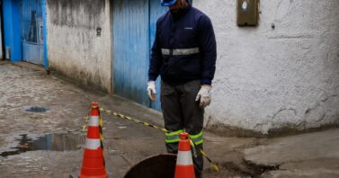 Prolagos reforça importância da conexão dos imóveis à rede de esgoto na Praia do Siqueira
